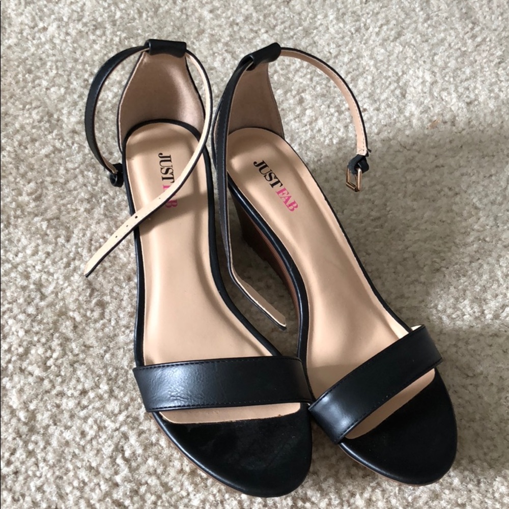 Black wedges